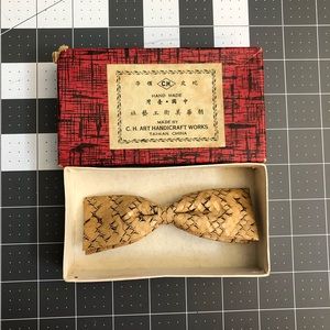 Vintage 1940s unused snakeskin python bow tie clip on